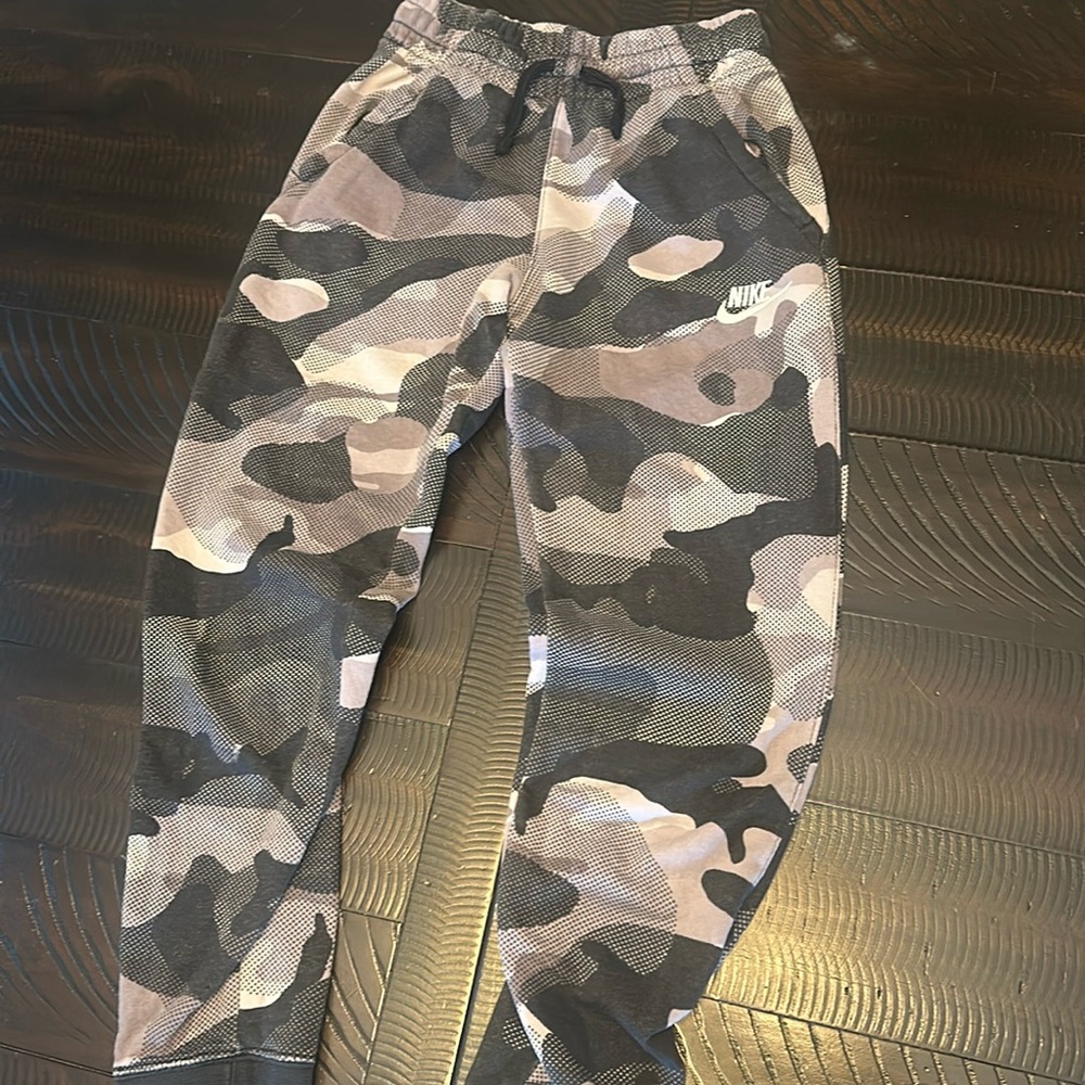 Nike Boys Medium